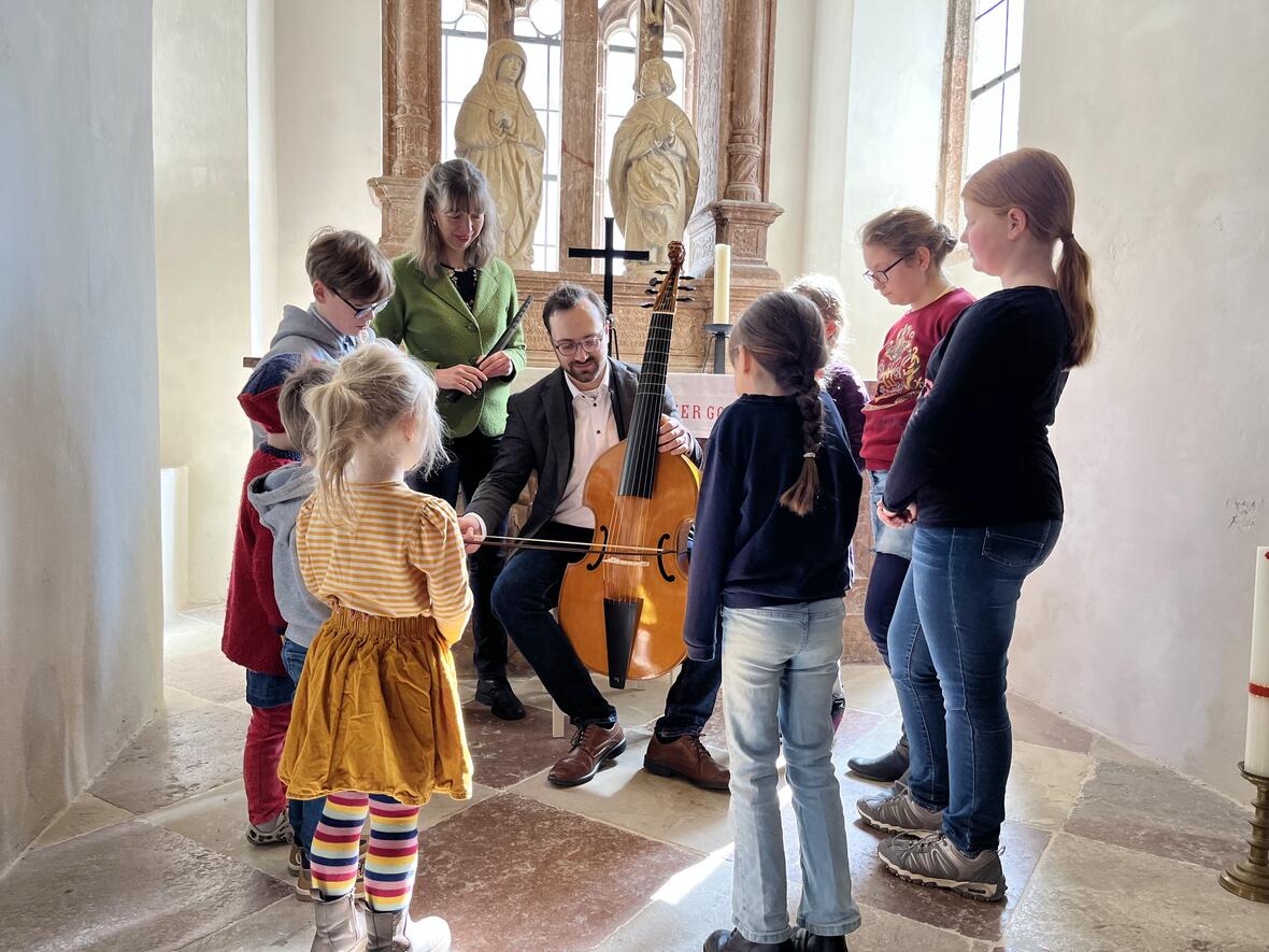 schlosskapelle_kinderfuehrung_lay_gruppenbild_querformat-c-katharina_krautmann-2